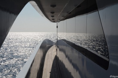 A bâbord le soleil approche l'horizon...