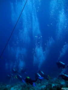 un bleu à perdre haleine.
