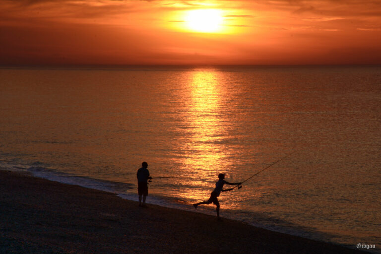 Lire la suite à propos de l’article Coucher de soleil et silhouettes (Norfolk–Mer du Nord)