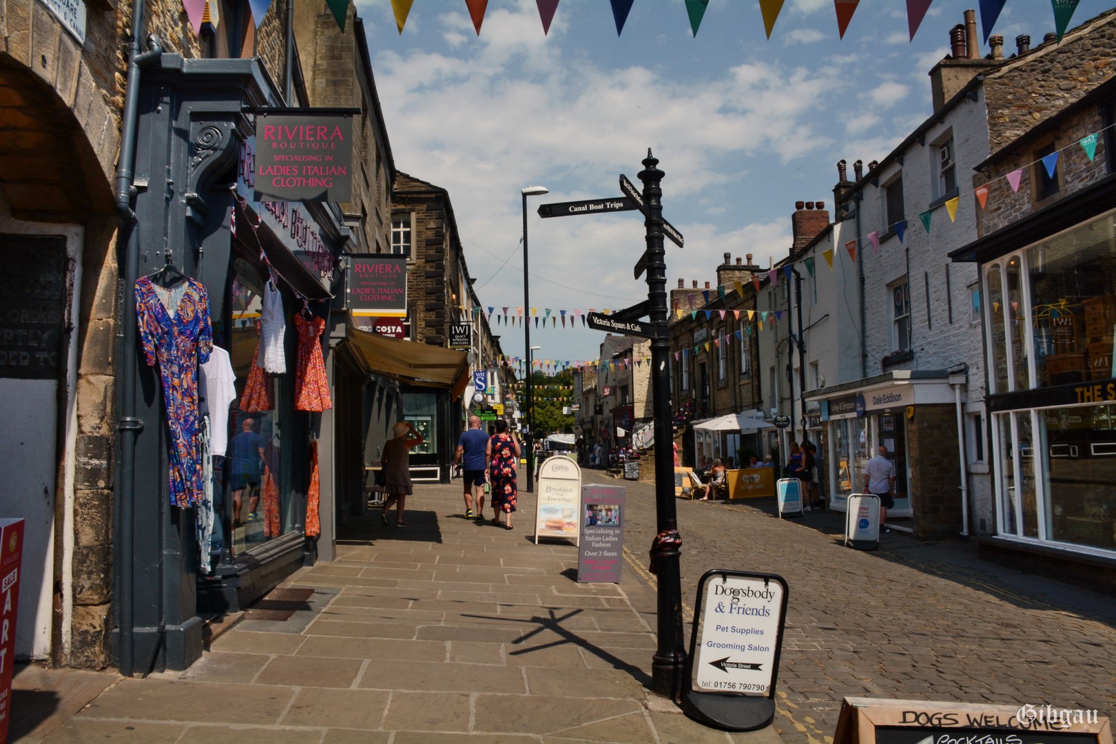 Lire la suite à propos de l’article Balade à Skipton- North Yorkshire- England- summer 2022 (canaux,cygnes passants et bateaux)