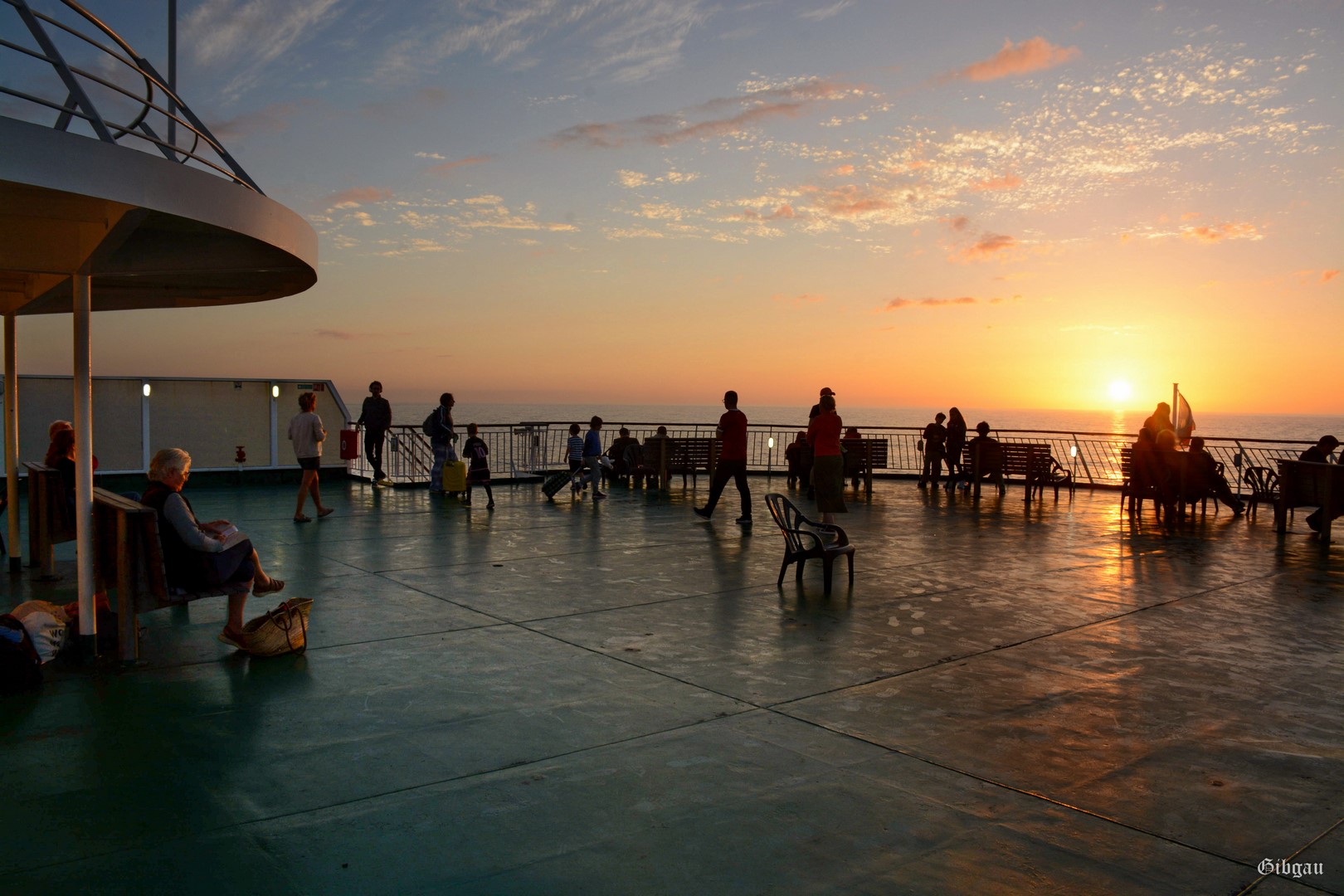 Lire la suite à propos de l’article Ferry sunset–Newhaven/Dieppe: histoire sans paroles–8/2024